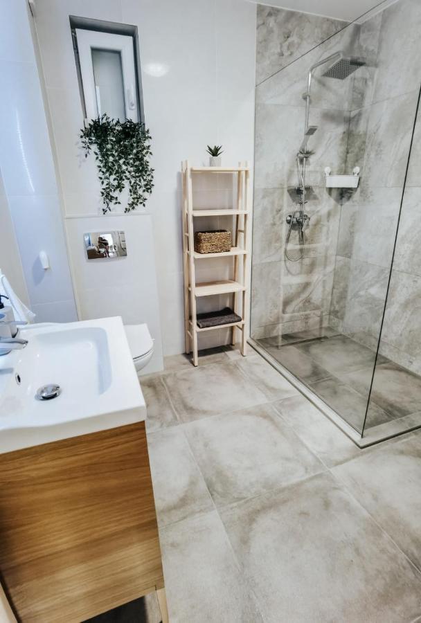 Silver Eden Apartments คลูจ-นาโปกา ภายนอก รูปภาพ