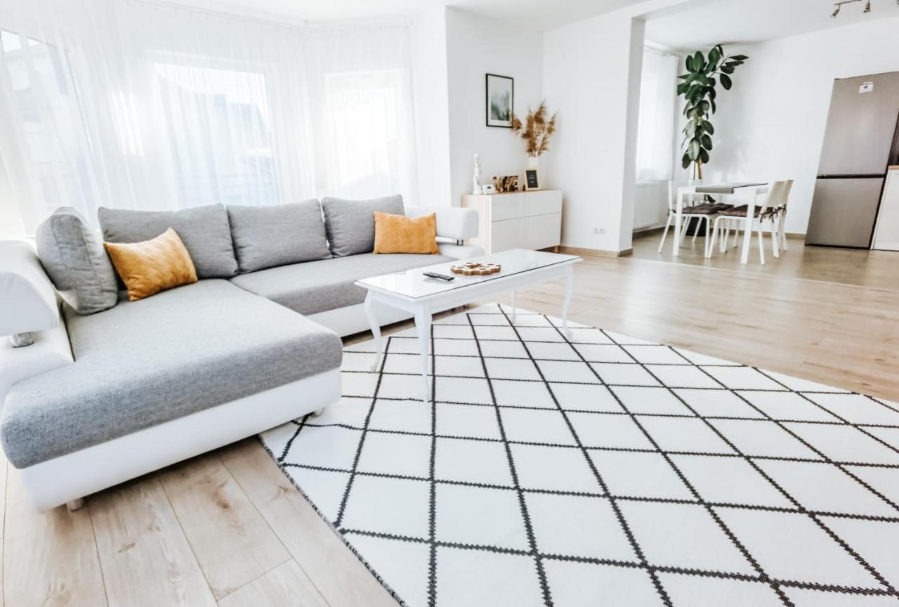 Silver Eden Apartments คลูจ-นาโปกา ภายนอก รูปภาพ